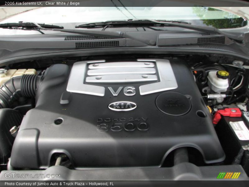 Clear White / Beige 2006 Kia Sorento LX