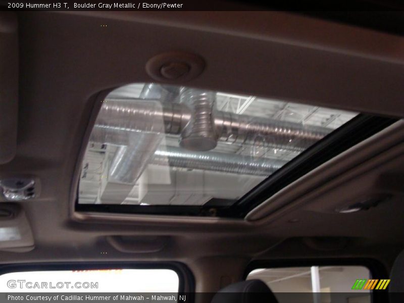 Sunroof of 2009 H3 T