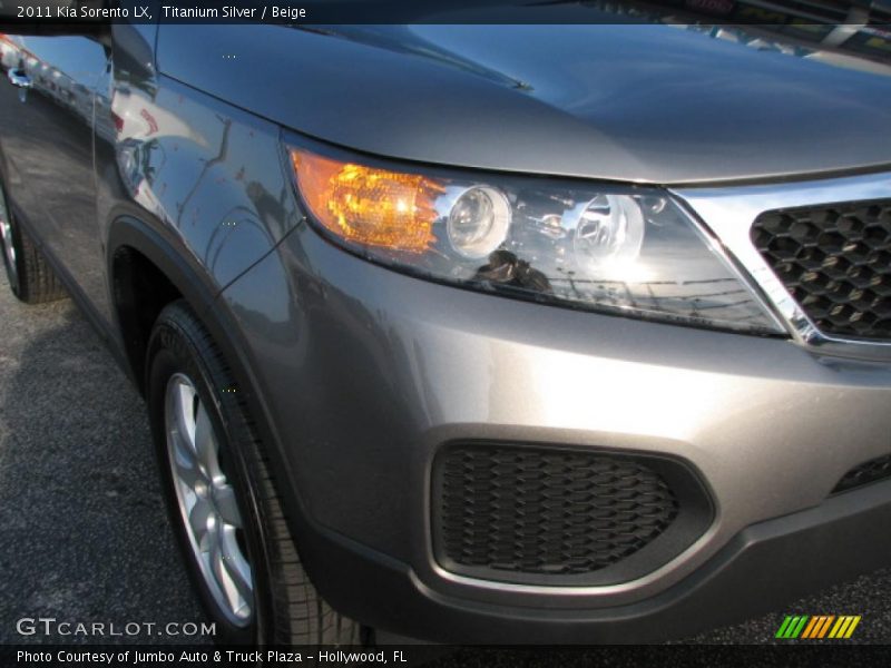 Titanium Silver / Beige 2011 Kia Sorento LX