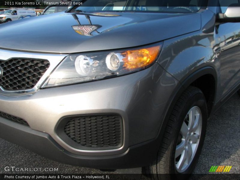 Titanium Silver / Beige 2011 Kia Sorento LX