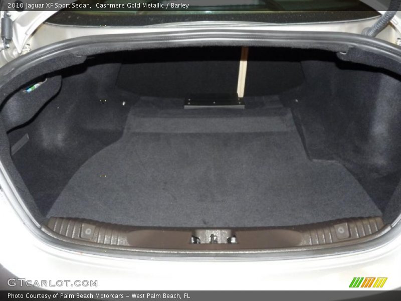  2010 XF Sport Sedan Trunk