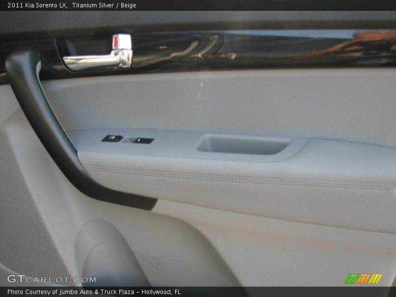 Titanium Silver / Beige 2011 Kia Sorento LX