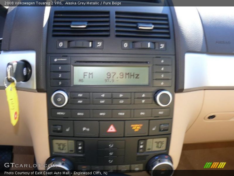 Alaska Grey Metallic / Pure Beige 2008 Volkswagen Touareg 2 VR6