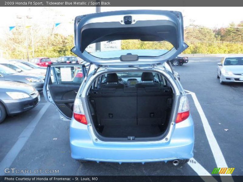  2009 Fit Sport Trunk