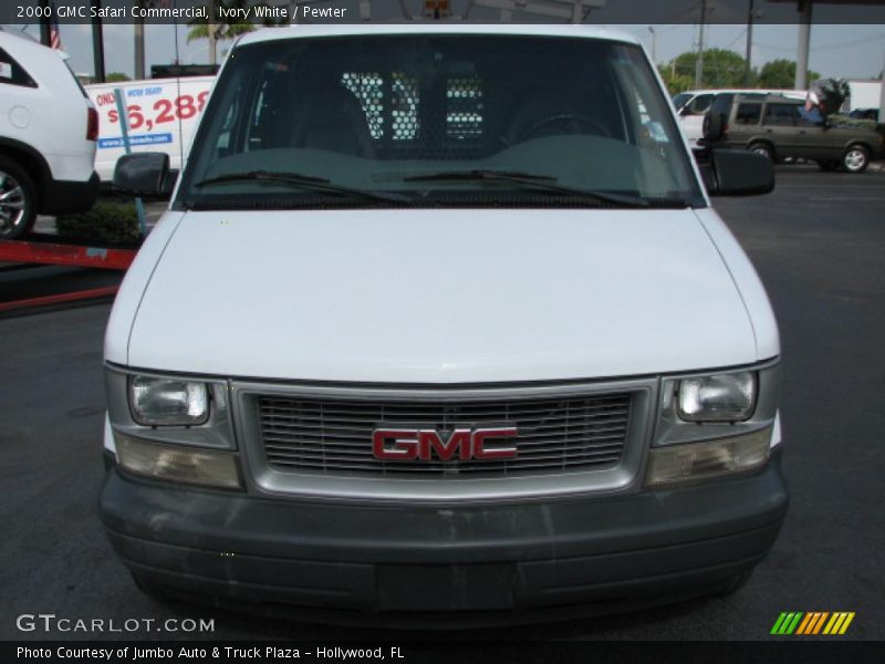 Ivory White / Pewter 2000 GMC Safari Commercial