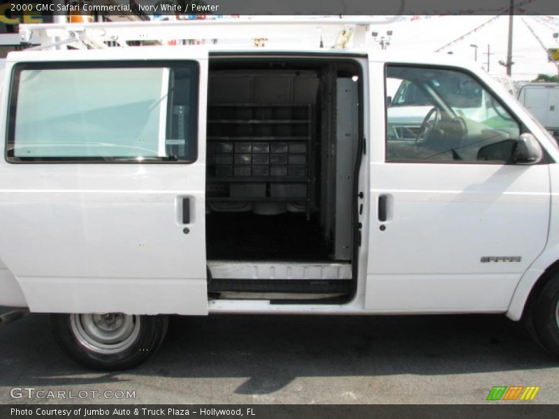 Ivory White / Pewter 2000 GMC Safari Commercial