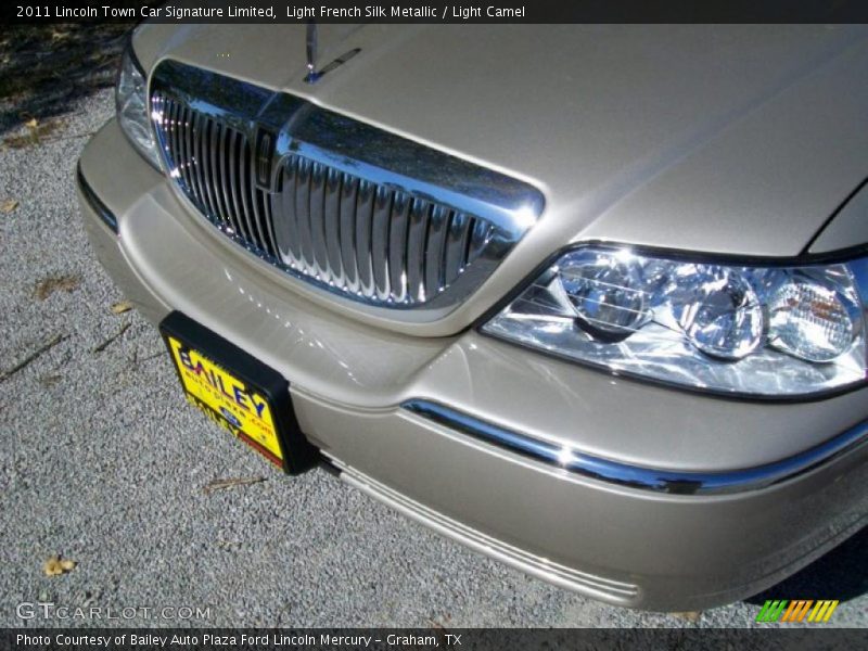 Light French Silk Metallic / Light Camel 2011 Lincoln Town Car Signature Limited