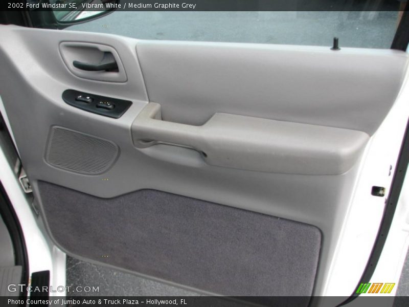 Vibrant White / Medium Graphite Grey 2002 Ford Windstar SE
