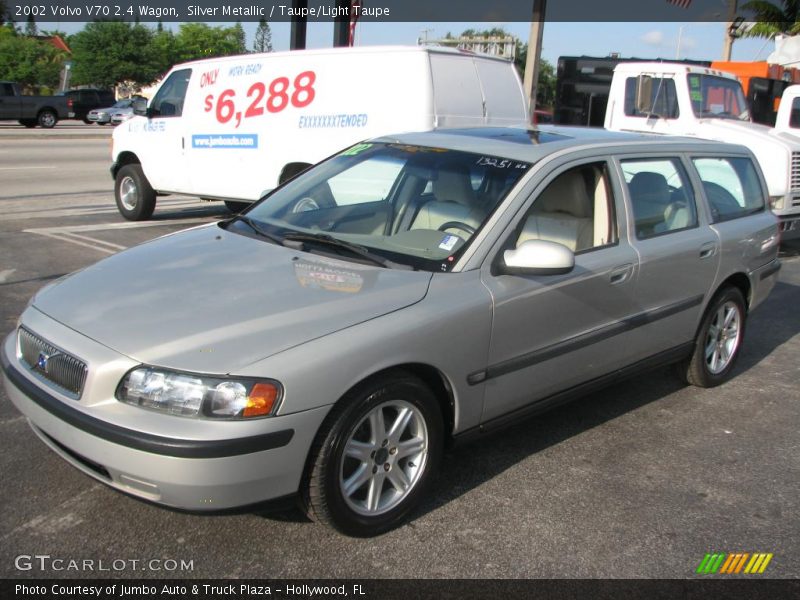 Silver Metallic / Taupe/Light Taupe 2002 Volvo V70 2.4 Wagon