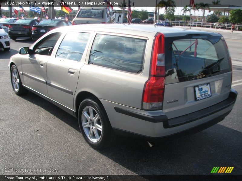 Silver Metallic / Taupe/Light Taupe 2002 Volvo V70 2.4 Wagon