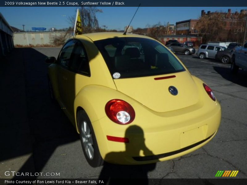 Sunflower Yellow / Black 2009 Volkswagen New Beetle 2.5 Coupe