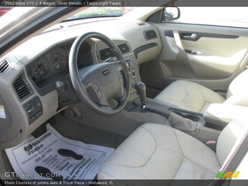 Silver Metallic / Taupe/Light Taupe 2002 Volvo V70 2.4 Wagon