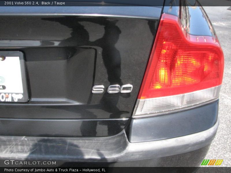 Black / Taupe 2001 Volvo S60 2.4