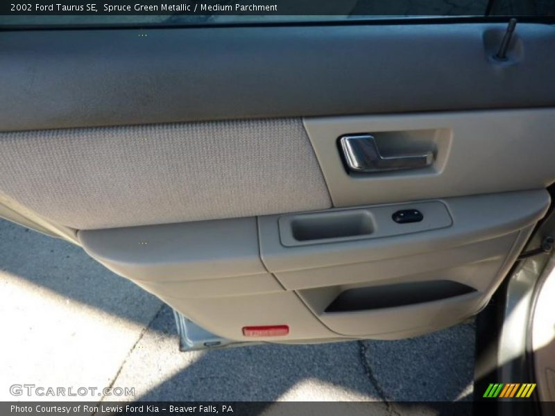 Spruce Green Metallic / Medium Parchment 2002 Ford Taurus SE