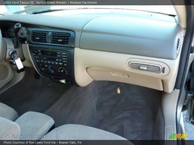 Spruce Green Metallic / Medium Parchment 2002 Ford Taurus SE