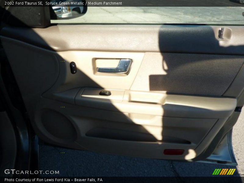 Spruce Green Metallic / Medium Parchment 2002 Ford Taurus SE