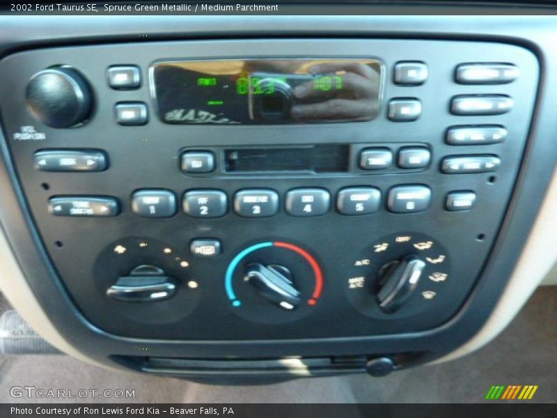 Spruce Green Metallic / Medium Parchment 2002 Ford Taurus SE