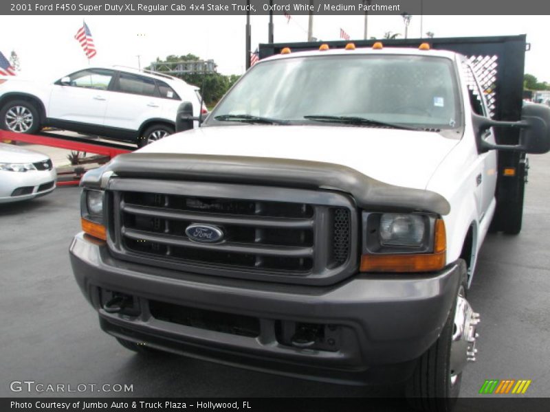 Oxford White / Medium Parchment 2001 Ford F450 Super Duty XL Regular Cab 4x4 Stake Truck