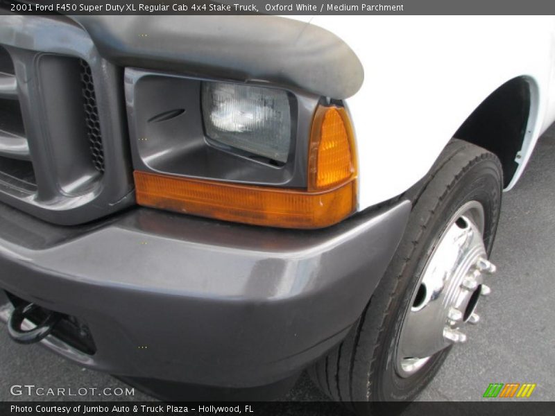 Oxford White / Medium Parchment 2001 Ford F450 Super Duty XL Regular Cab 4x4 Stake Truck