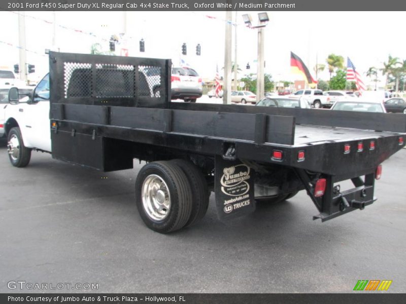 Oxford White / Medium Parchment 2001 Ford F450 Super Duty XL Regular Cab 4x4 Stake Truck