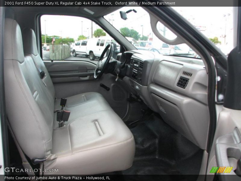 Oxford White / Medium Parchment 2001 Ford F450 Super Duty XL Regular Cab 4x4 Stake Truck