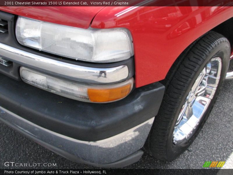Victory Red / Graphite 2001 Chevrolet Silverado 1500 LS Extended Cab