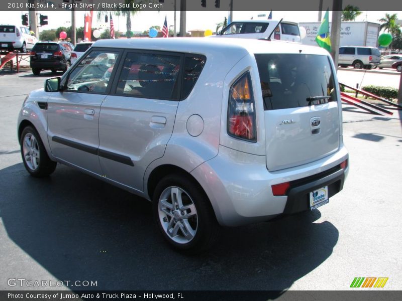 Bright Silver / Black Soul Logo Cloth 2010 Kia Soul +
