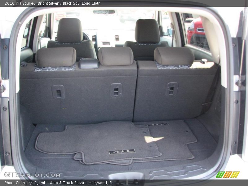 Bright Silver / Black Soul Logo Cloth 2010 Kia Soul +