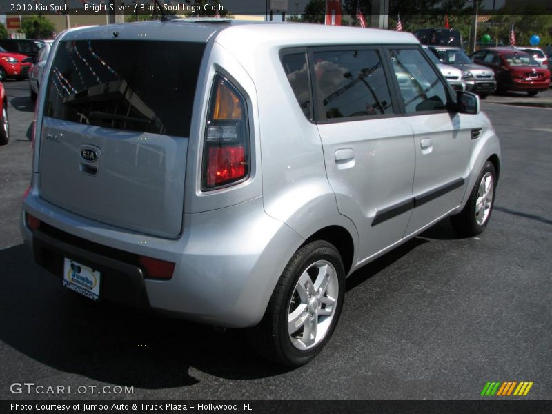 Bright Silver / Black Soul Logo Cloth 2010 Kia Soul +