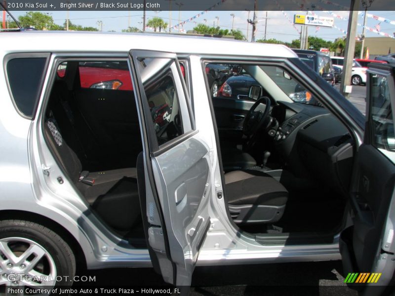 Bright Silver / Black Soul Logo Cloth 2010 Kia Soul +