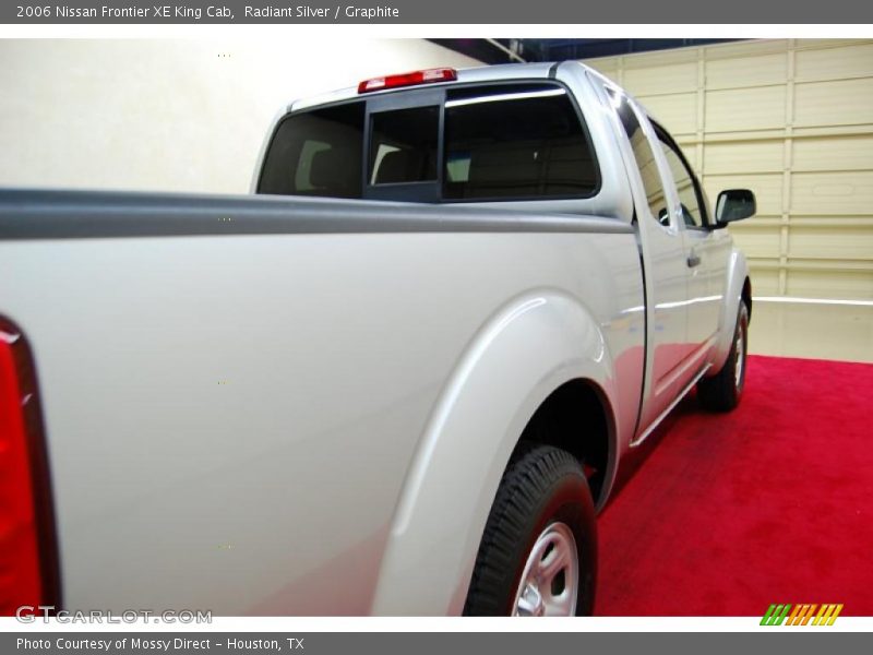 Radiant Silver / Graphite 2006 Nissan Frontier XE King Cab