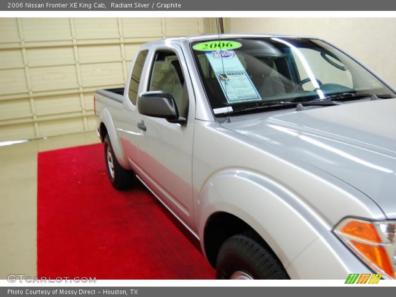 Radiant Silver / Graphite 2006 Nissan Frontier XE King Cab