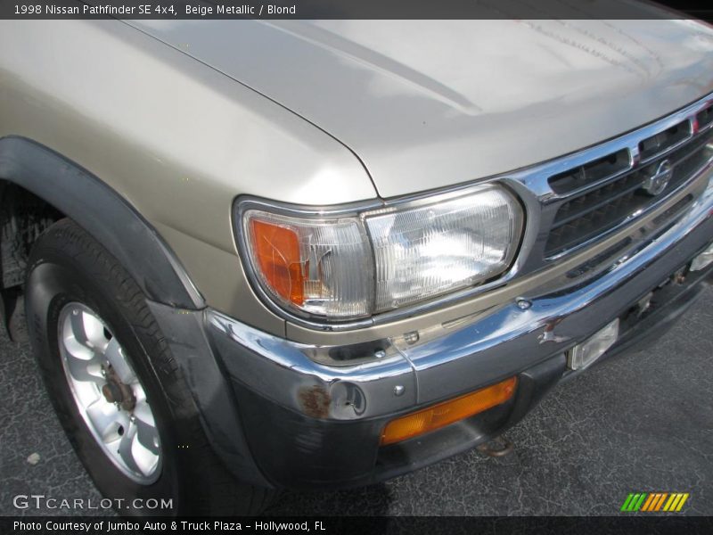 Beige Metallic / Blond 1998 Nissan Pathfinder SE 4x4
