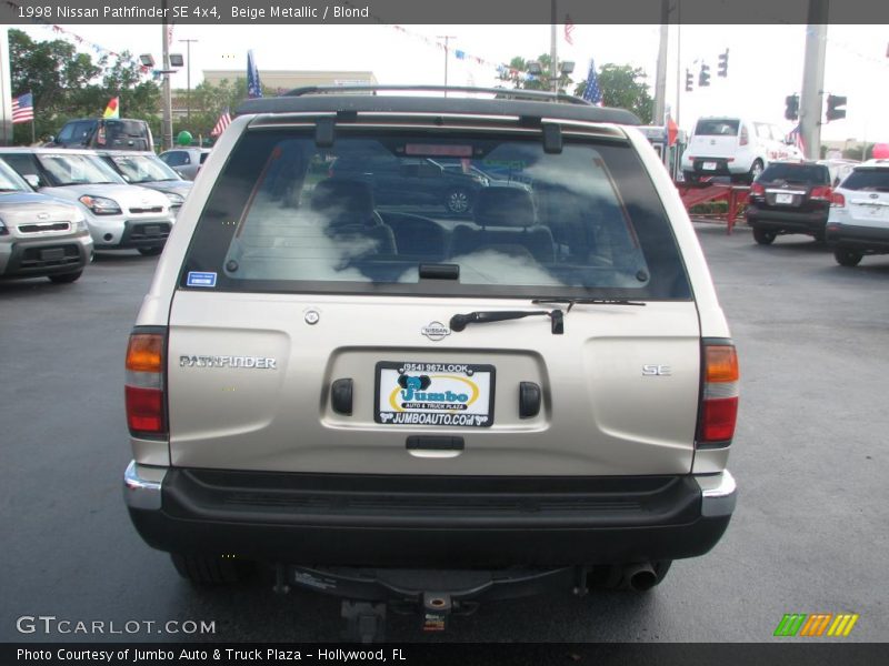 Beige Metallic / Blond 1998 Nissan Pathfinder SE 4x4