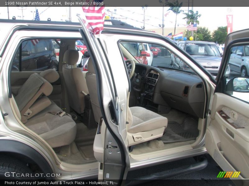 Beige Metallic / Blond 1998 Nissan Pathfinder SE 4x4