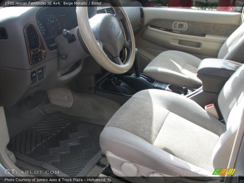 Beige Metallic / Blond 1998 Nissan Pathfinder SE 4x4