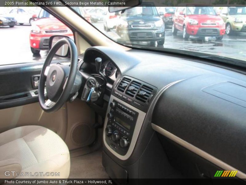 Dashboard of 2005 Montana SV6 FWD