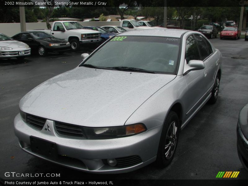 Front 3/4 View of 2002 Galant ES