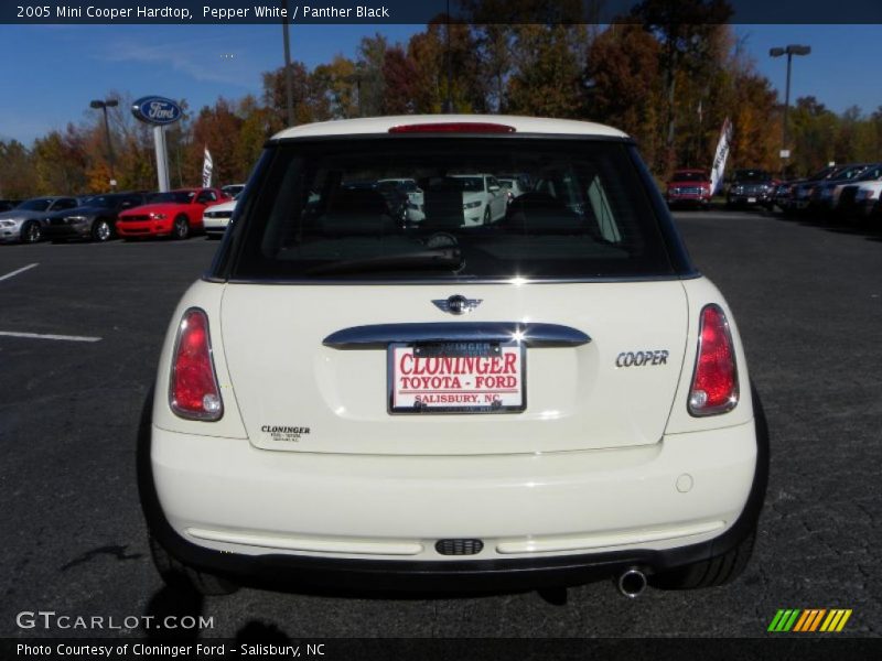 Pepper White / Panther Black 2005 Mini Cooper Hardtop