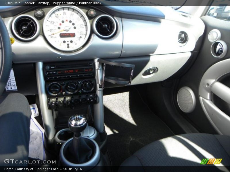 Pepper White / Panther Black 2005 Mini Cooper Hardtop