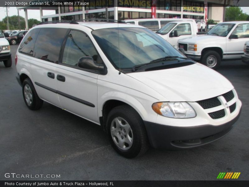 Front 3/4 View of 2003 Caravan SE