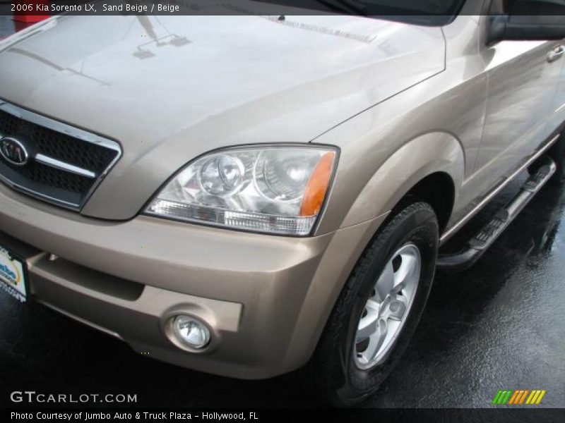 Sand Beige / Beige 2006 Kia Sorento LX