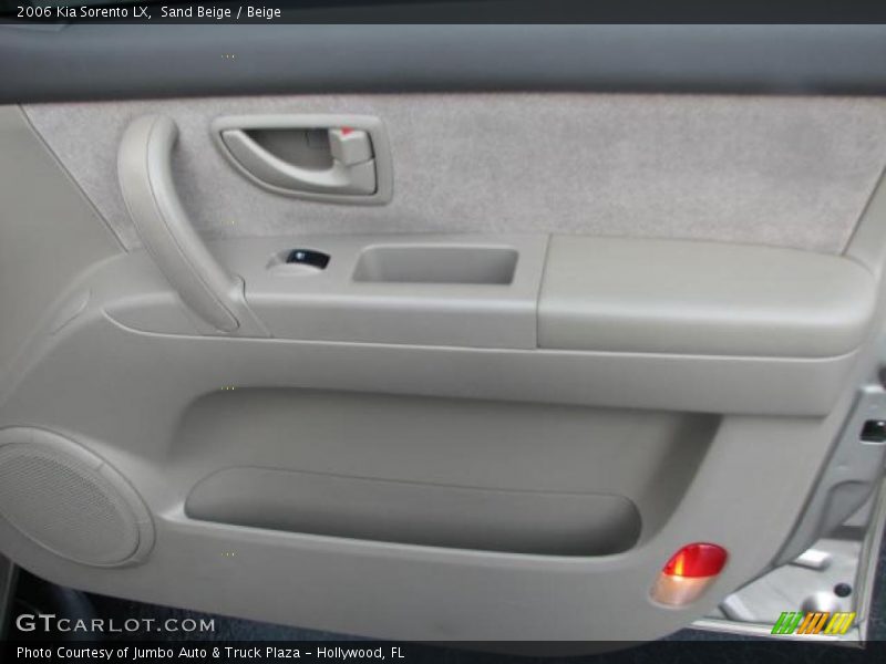 Sand Beige / Beige 2006 Kia Sorento LX