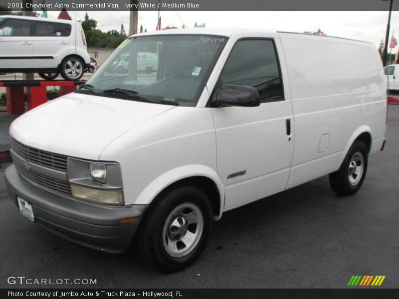 Front 3/4 View of 2001 Astro Commercial Van