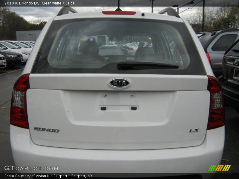 Clear White / Beige 2010 Kia Rondo LX