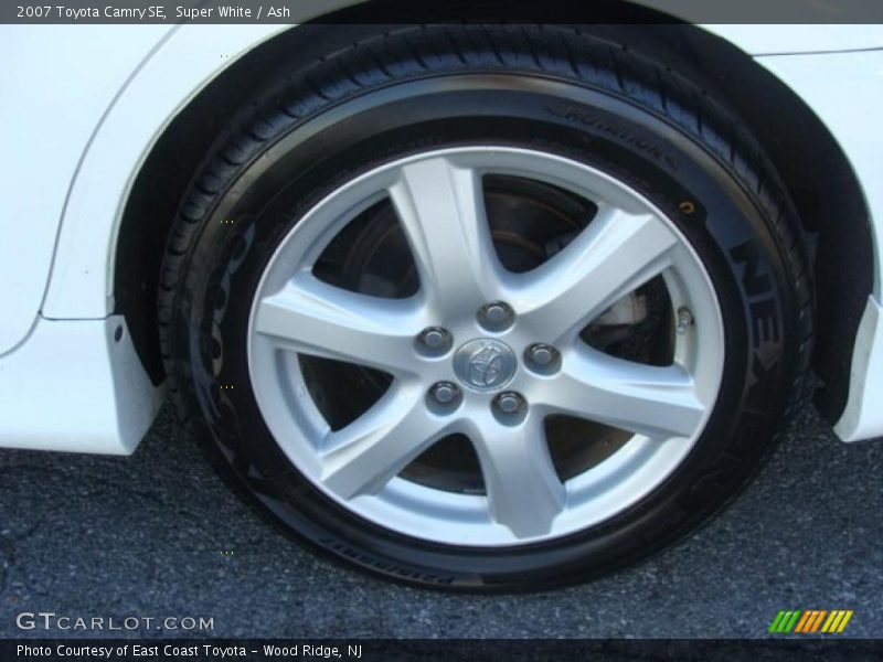 Super White / Ash 2007 Toyota Camry SE