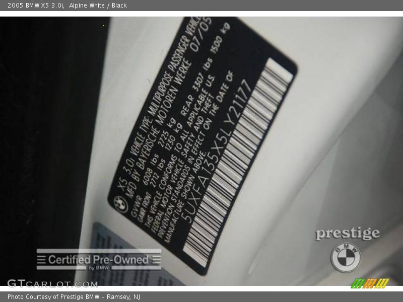 Alpine White / Black 2005 BMW X5 3.0i