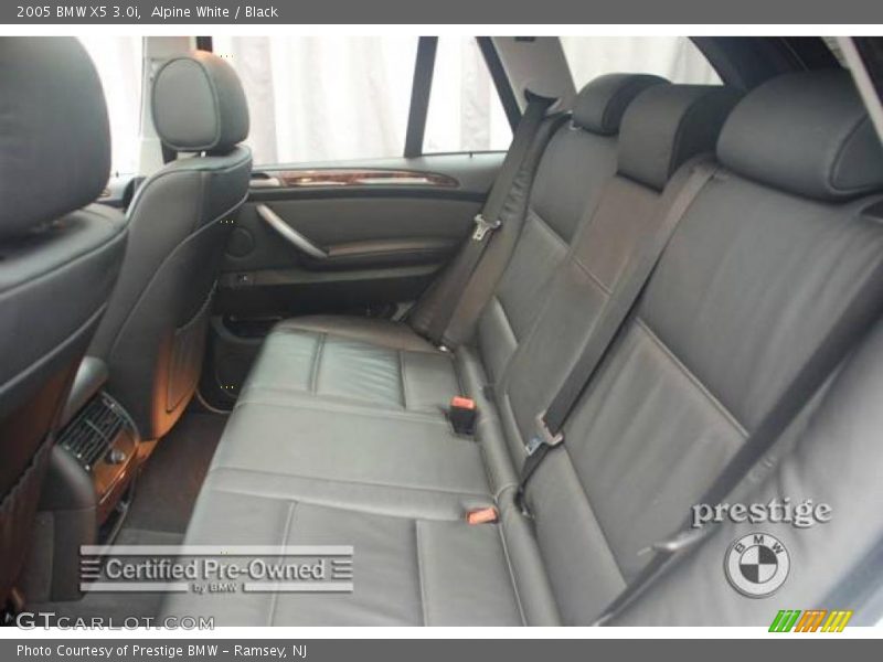 Alpine White / Black 2005 BMW X5 3.0i