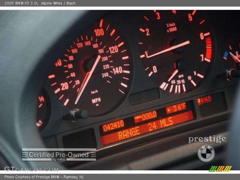 Alpine White / Black 2005 BMW X5 3.0i