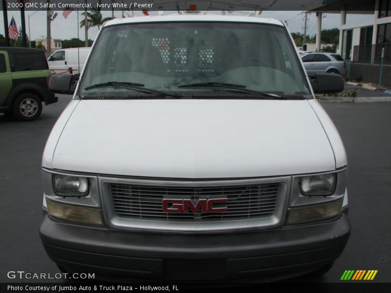 Ivory White / Pewter 2000 GMC Safari Commercial